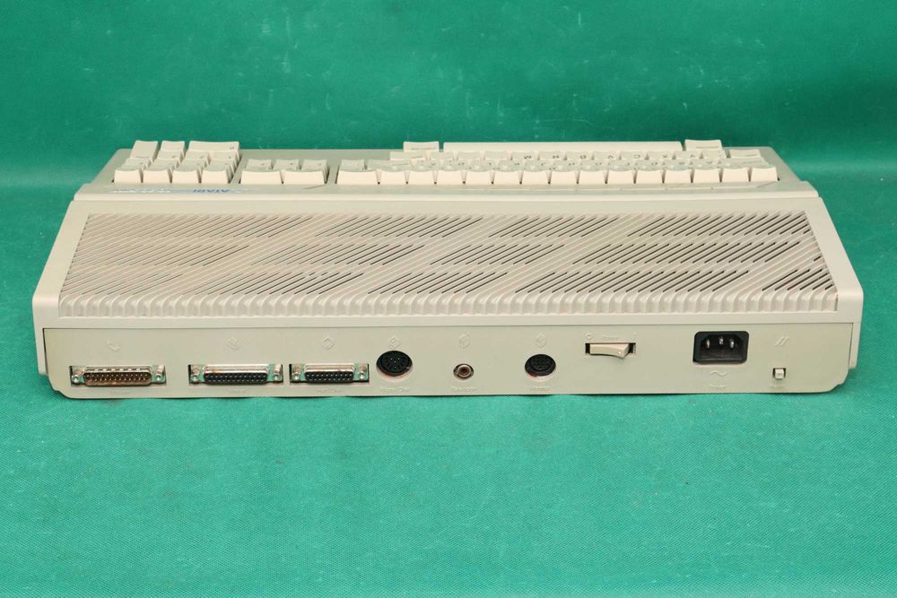 Zabytek sprzed lat komputer ATARI 1040ST