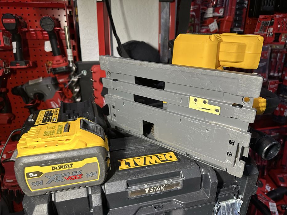 Безщіткова пила дискова занурювальна акумуляторна DeWALT DCS520