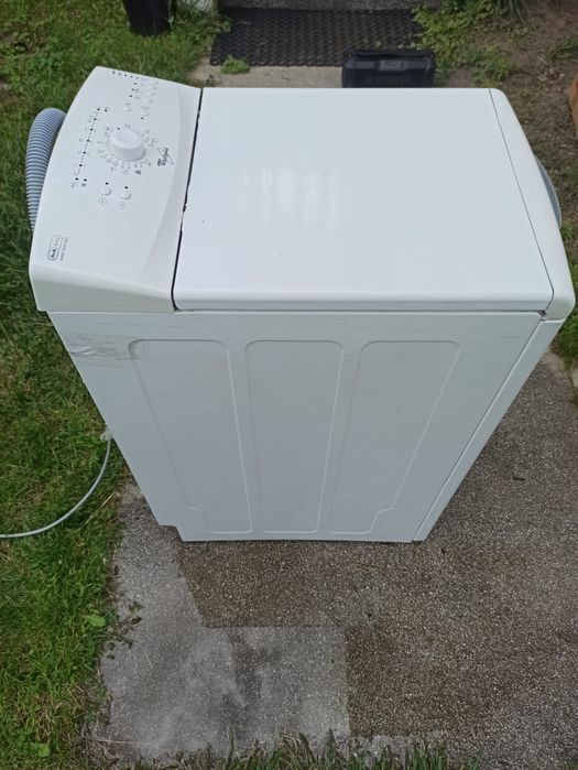 Sprzedam pralkę Bosch ta pralka whirlpool
nie działa