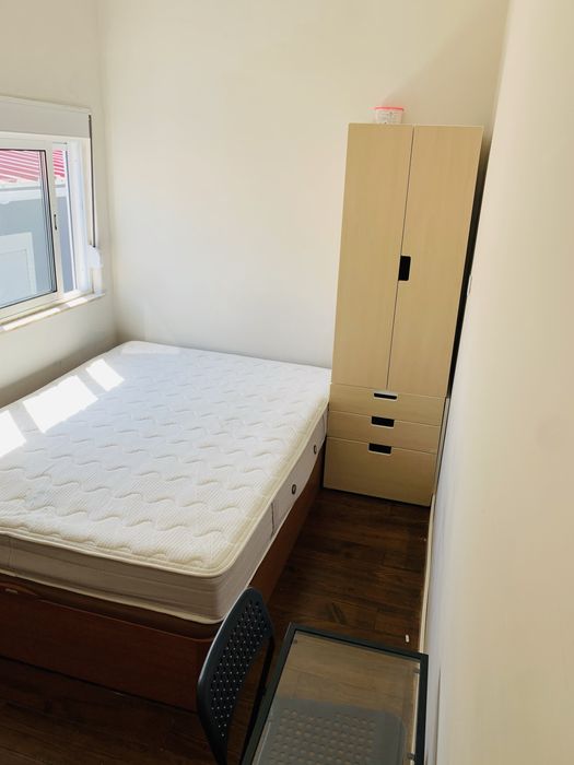 Quarto Solteiro ou Casal Estacao Mem Martins