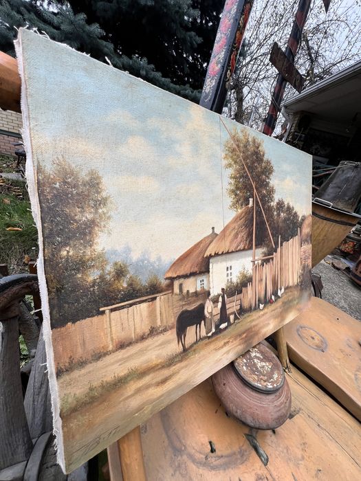 Стара картина – портрет української дівчини з намистом