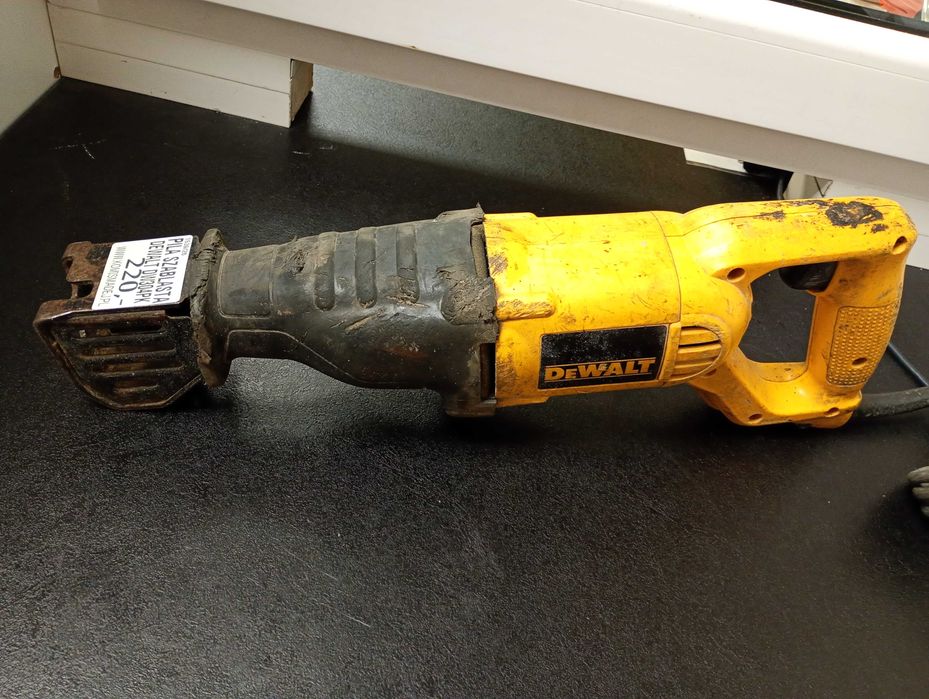Piła Szablasta Lisica DEWALT DW304PK 1050W sieciowa-Komis MADEJ Dębica