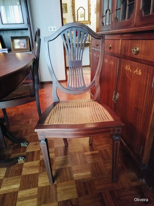 Mesa sala em muito bom estado.