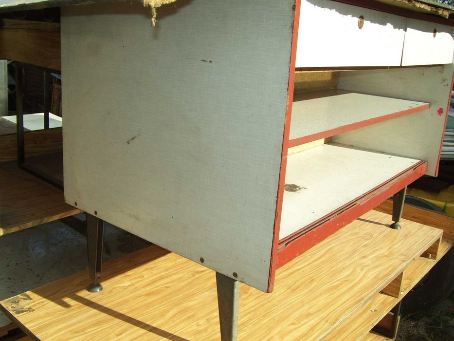 lada z PRL-u, dwie szuflady