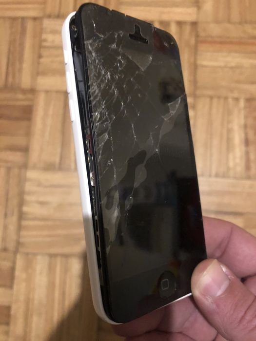 iPhone 5C 16GB with Cracked Display and Swollen Battery (for Repair)64739974266753124