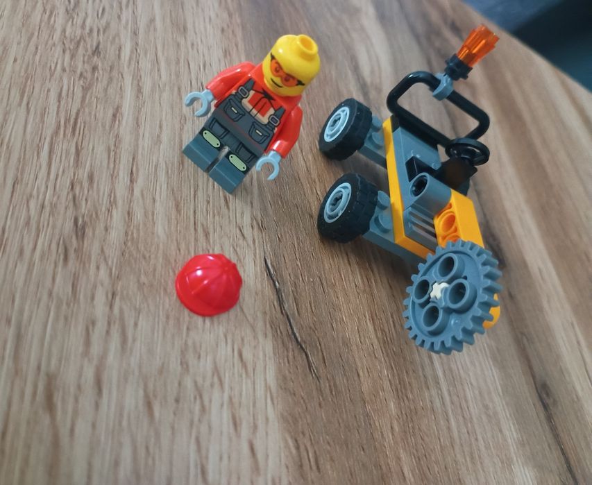 LEGO City Brzęczysław Piła na placu budowy