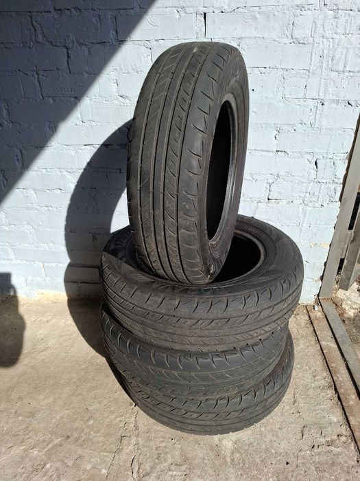 Продам комплект шин Rosava Integro 175/70 R14, б.у.