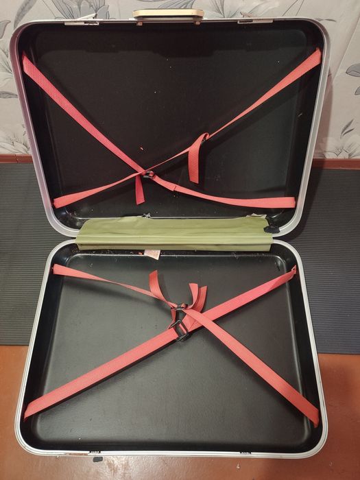 Чемодан старый советский пластмассовый