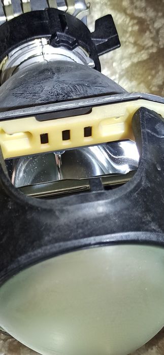 Оригінальні лінзи на пассат б6 адаптивний бі -ксенон