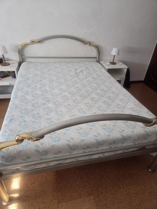 Estrutura de cama em  ferro