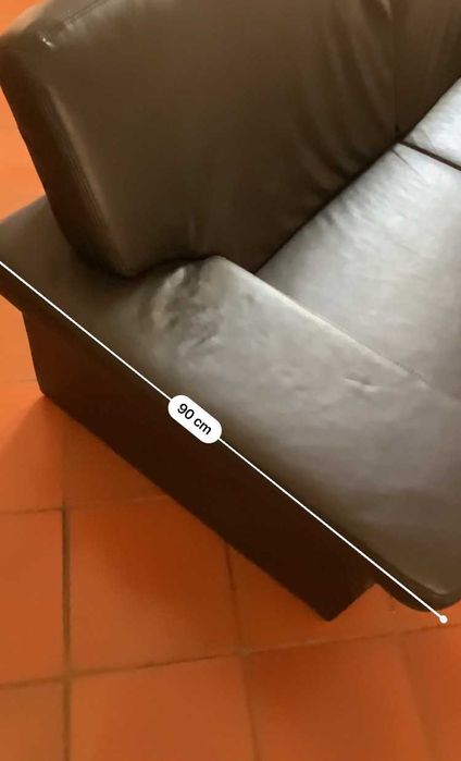 Sofá em pele, preto, para 3 pessoas e cadeirão