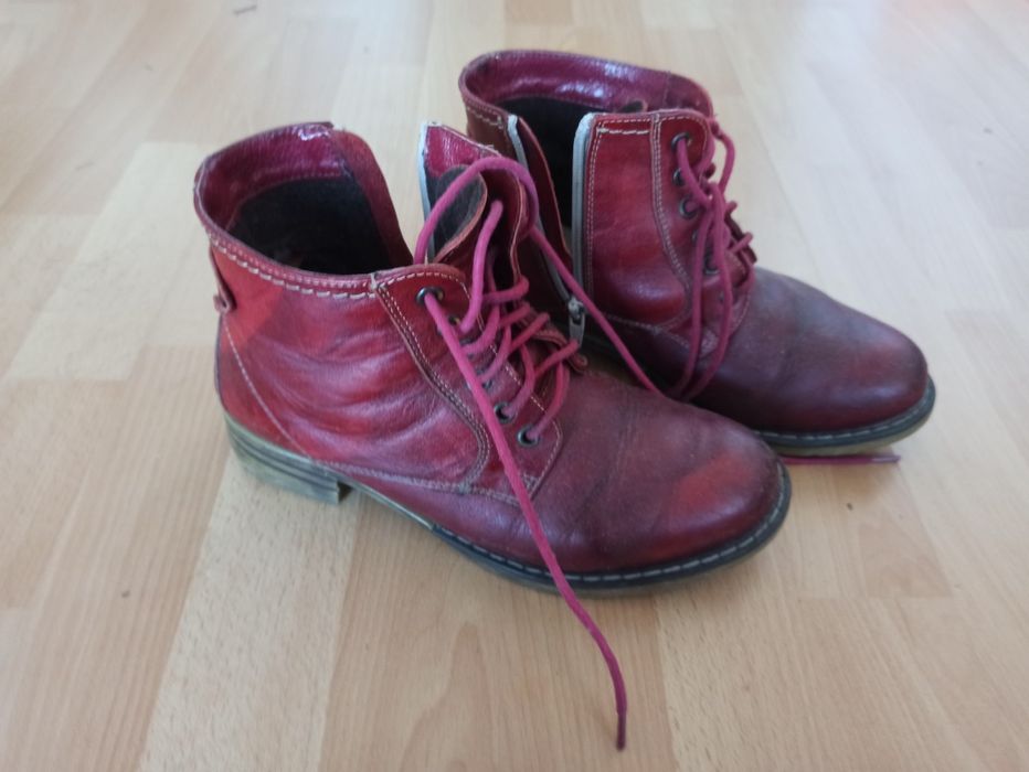 Czerwone trzewiki, buty jesienne