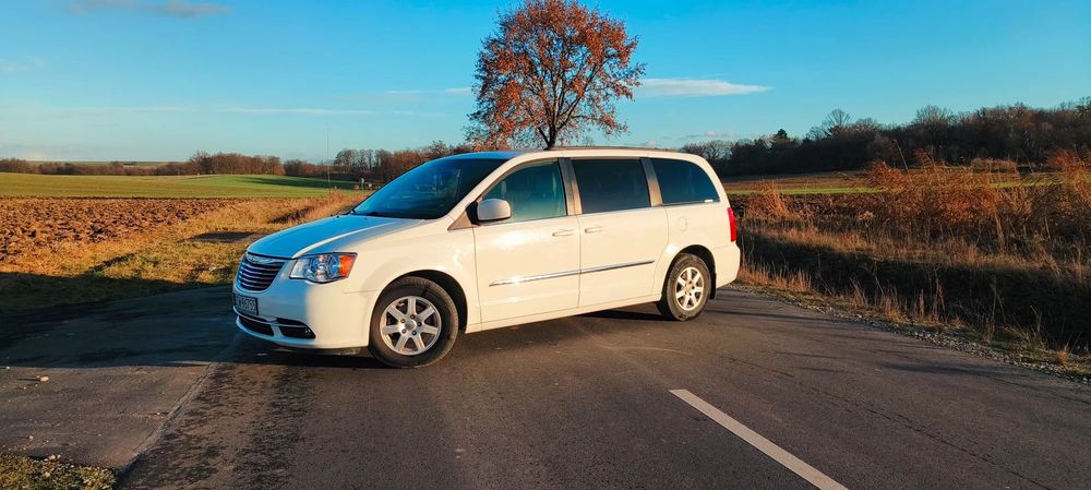 Chrysler Town & Country Chrysler Town&Country 3,6l + gaz w ładnym stanie.