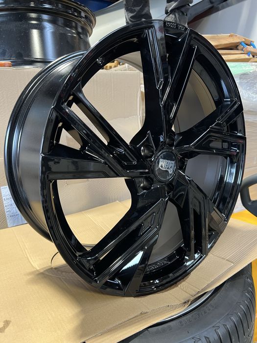 *Komplet alufelg 5x114.3 20”