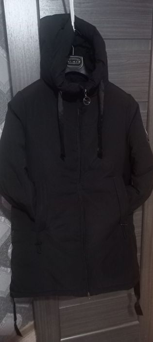 Стильна тепла жіноча куртка.