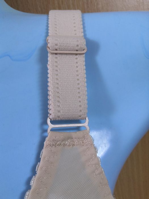 Коригуюче утягуюче боді бренда Triumph. На бірці вказано 80/36.
Заміри