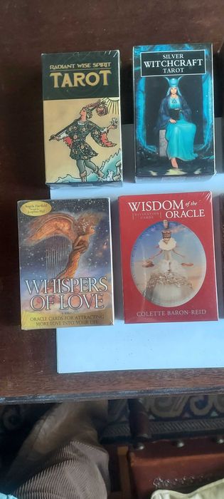 VENDO  TAROTS  LIDER. PREÇO.fotos