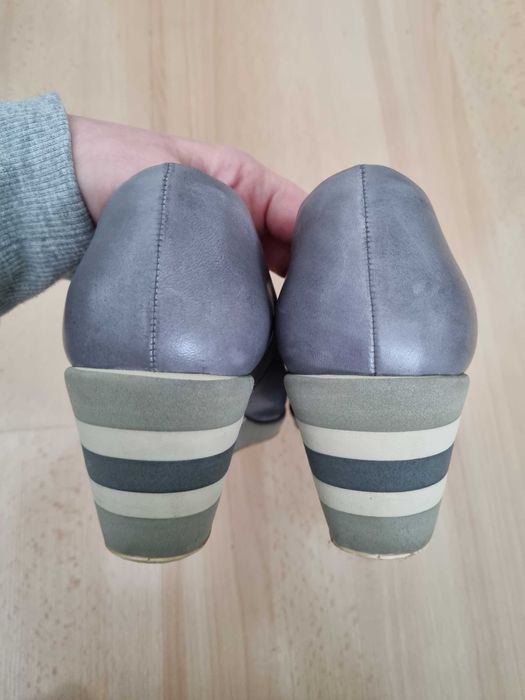 Buty na koturnie ryłko szare 38