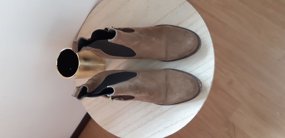 Botas em pele