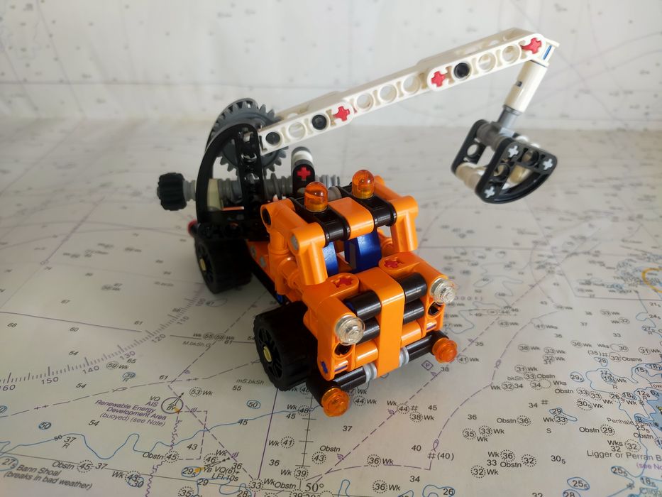 LEGO 42088 cherry picker
