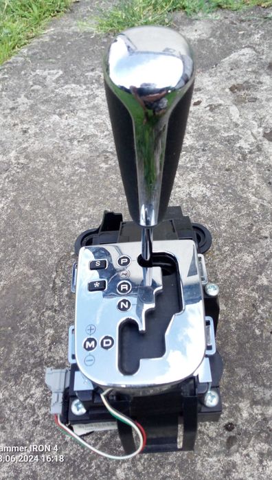 Lewarek zmiany biegów automat Peugeot 2008