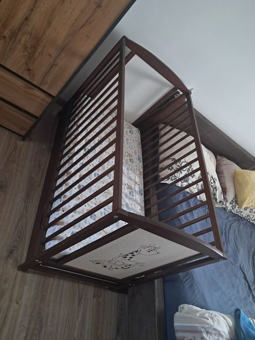 Łóżeczko niemowlęce z szufladą