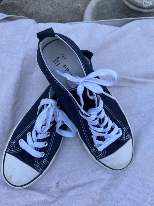 Ténis azuis e branco