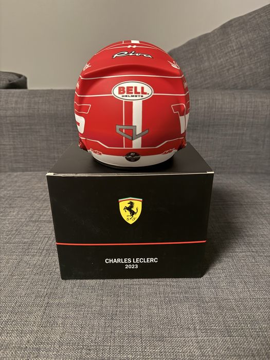 F1 Charles Leclerc Kask Kolekcjonerski Ferrari 2023 w skali 1:2