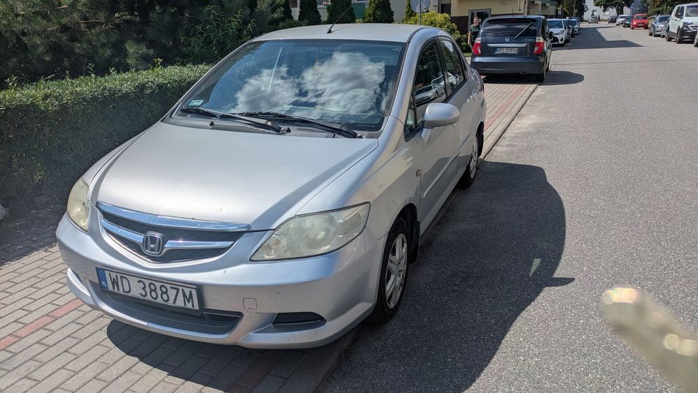 Honda City 1.4 na łańcuszku