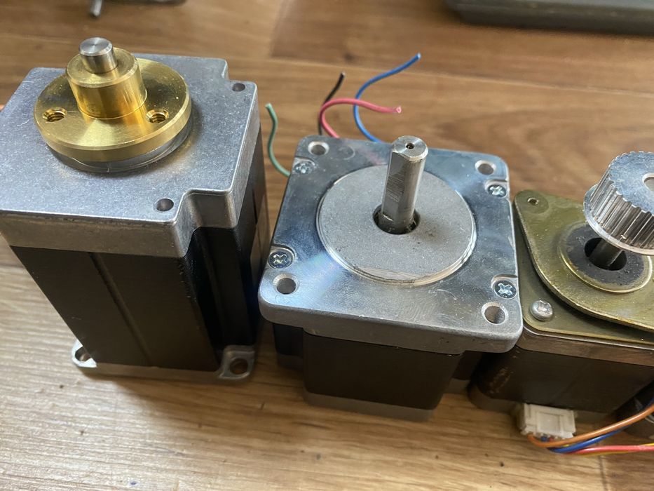 Шаговый двигатель