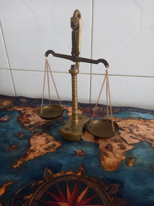 Balança Antiga de latão 18cm.