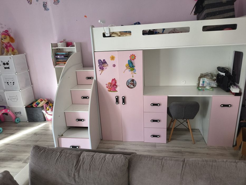 Łóżko z biurkiem dla dziewczynki