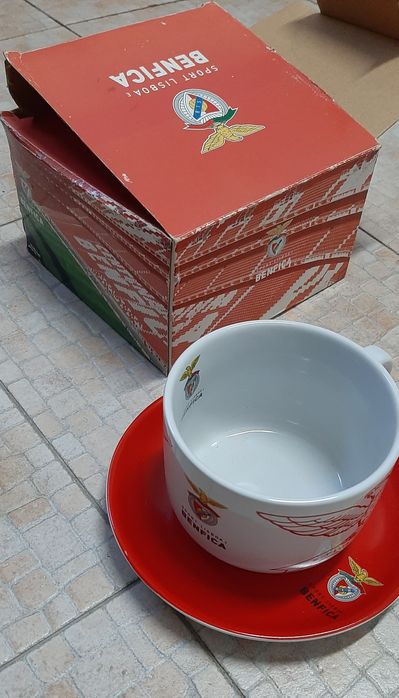 Caneca do Benfica443743040900976641