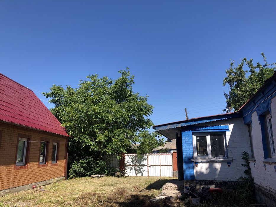 Продам два будинки в одному дворі!