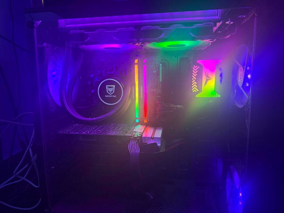 Pc Fixo em muito bom estado.