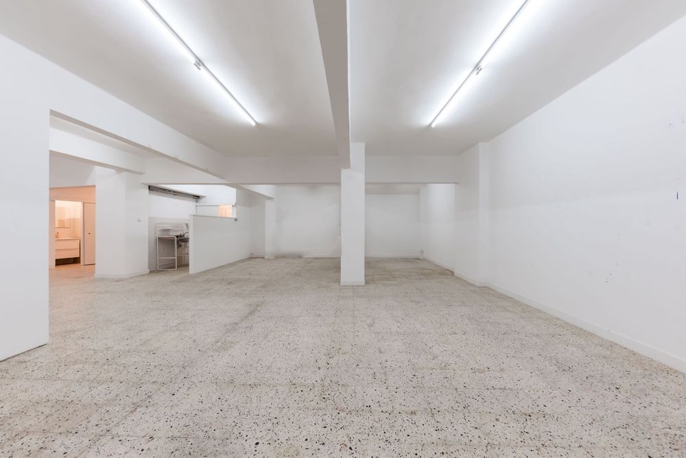 Armazém 290m2 - Sacavém