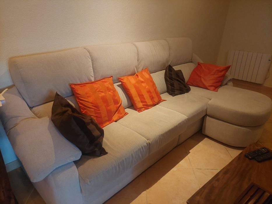 Sofá com chaise longue