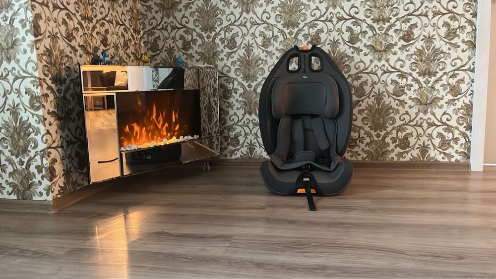 Автокрісло chicco gro up