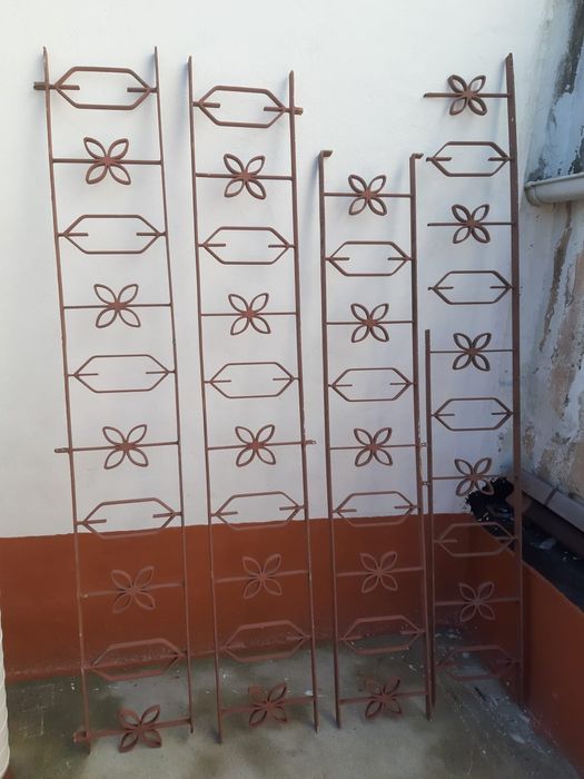 Grades em ferro pintado
