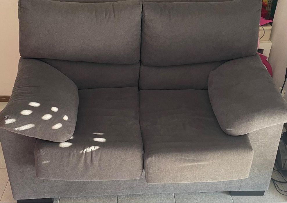 Sofá conforama de 2 lugares como novo