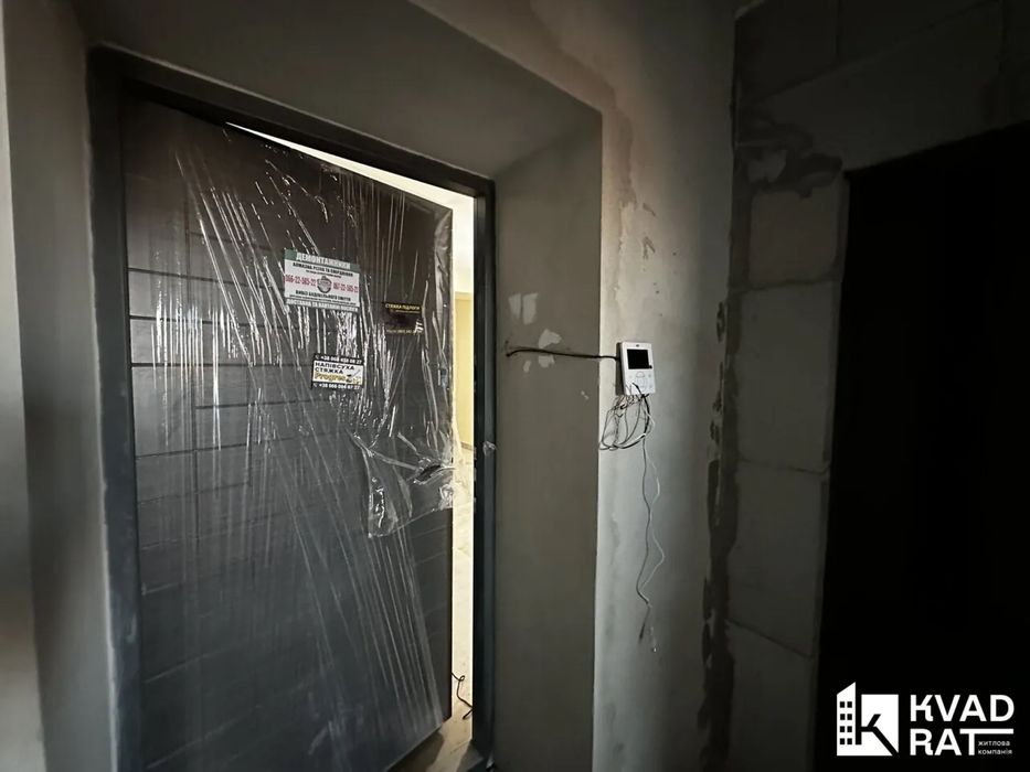 Здана  простора 2 кім ,котел, ліфт працює