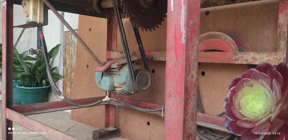 Maquina de corte Madeira