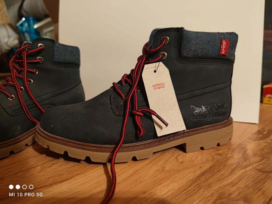 Nowe buty Levis r. 38