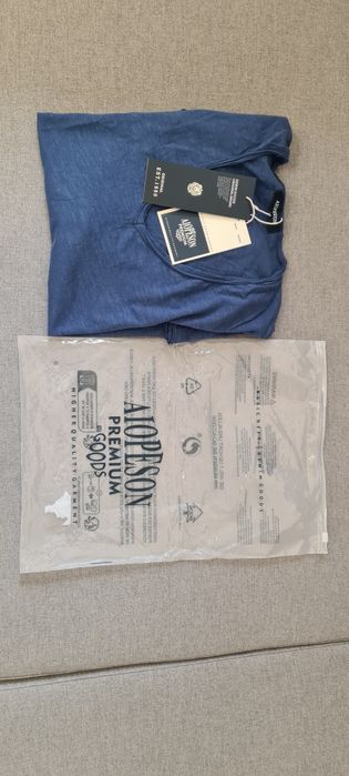 T-shirt rozmiar L niebieski w serek, v-neck