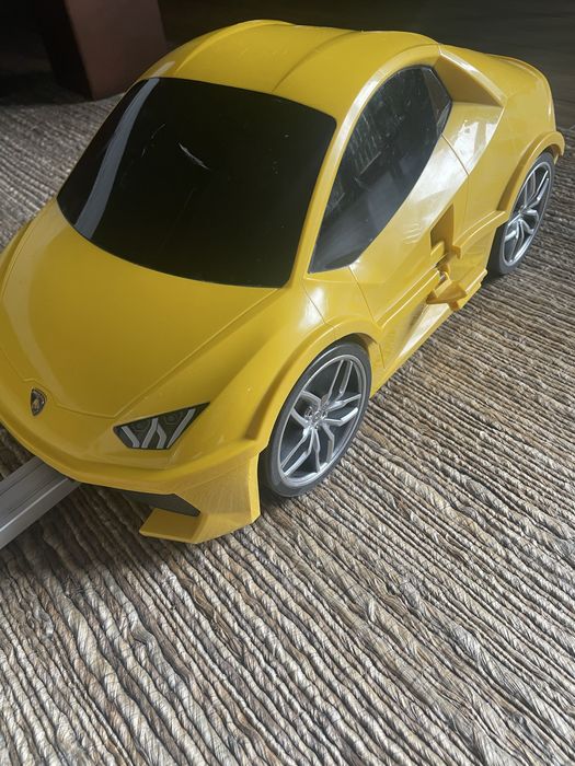 Lamborghini Huracan - walizka w kształcie samochodu