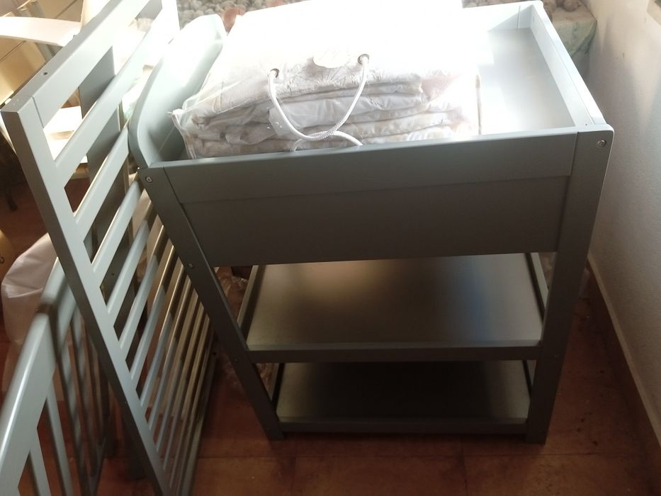 Cama para bebê nova