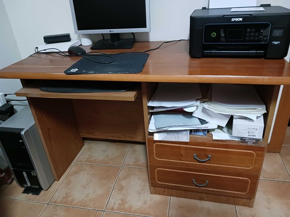 Secretária em cerejeira