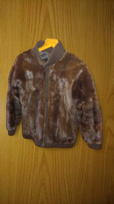 Шуба - курточка на молнии высота 65 см талия 46см в отличном состояние