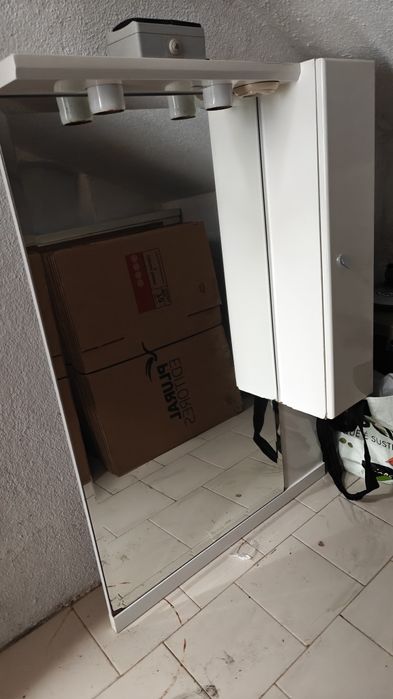 Armário com espelho casa de banho