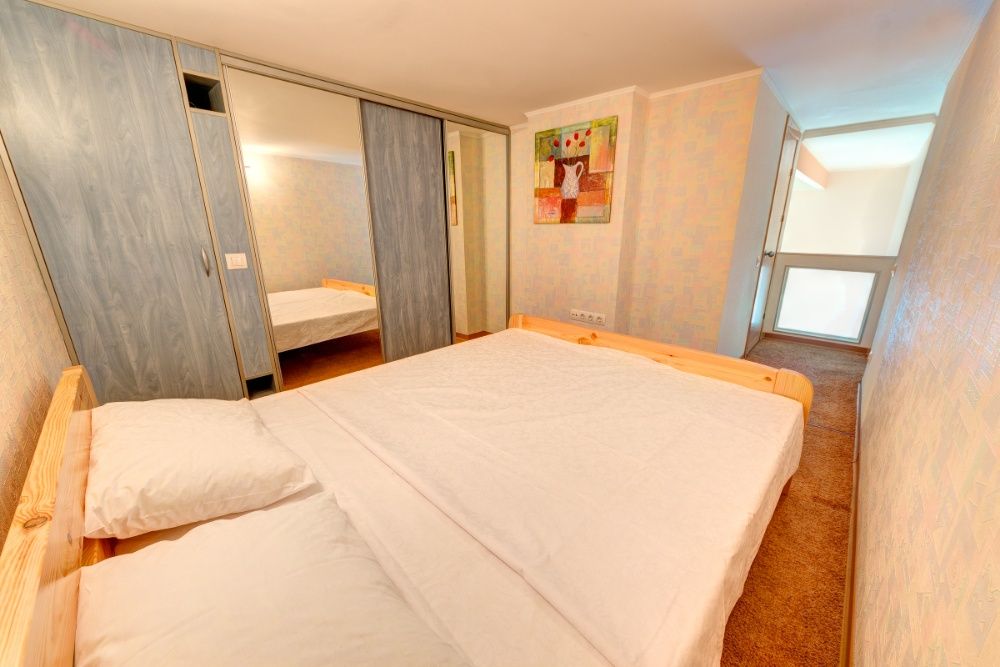 Посуточно 3ком-я в самом сердце Киева на ул. Институтская 25